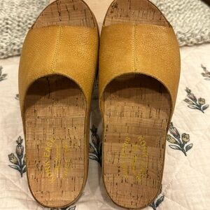 NIB Kork-Ease camel size 7